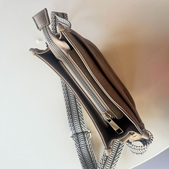 CLUCI Crossbody Bag Trendy Gray Silver Shoulder Bag Vegan Leather Purse Gluci - Picture 6 of 8